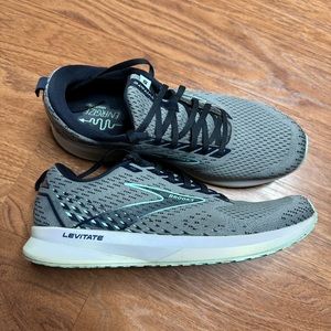 Brooks Levitate 5 men’s size 12 Road Running Sneaker Grey Blue Athletic Clean
